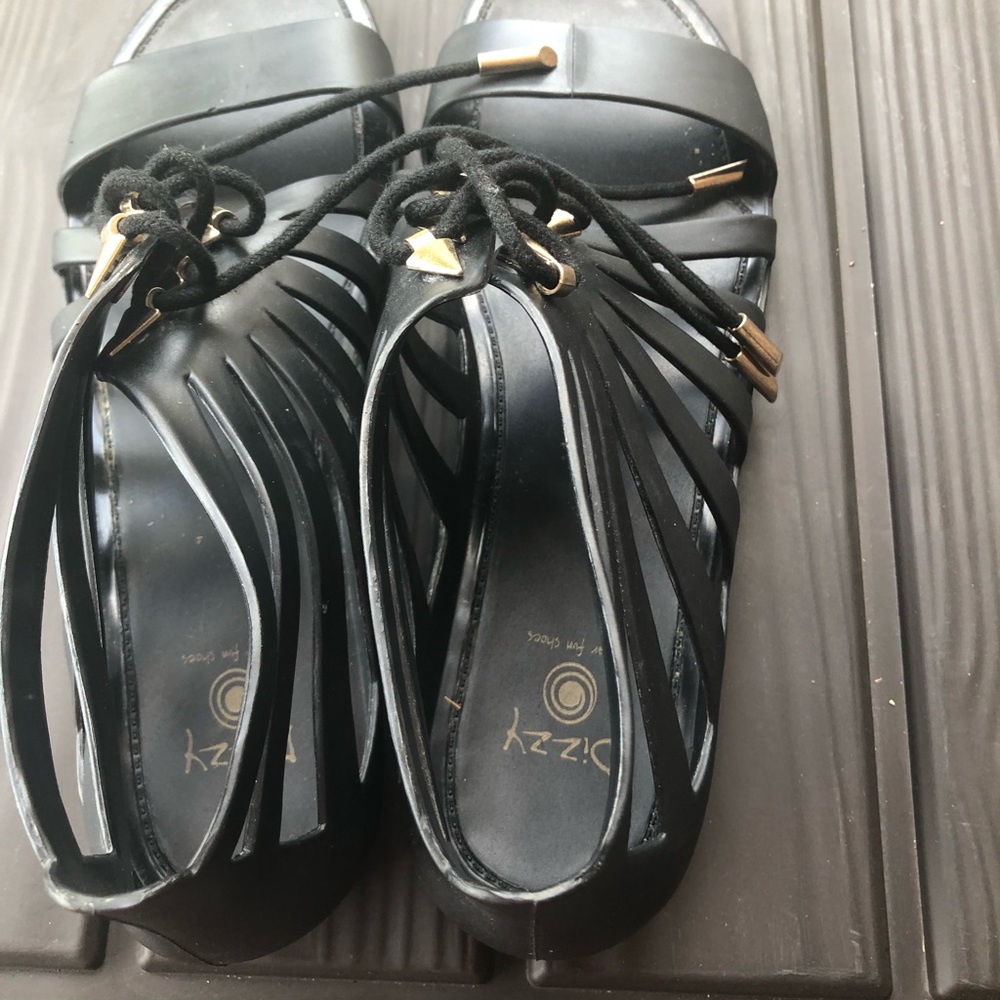 Great summer sandals !!